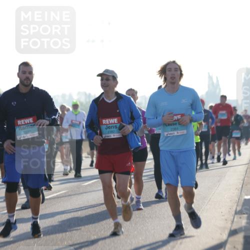 03.10.2025 - Köhlbrandbrückenlauf Jannik Wohlers http://msf.ph/oto/9063329 03.10.2025 09:24:04 Position 3 2239, 2382, 2384 meine-sportfotos.de