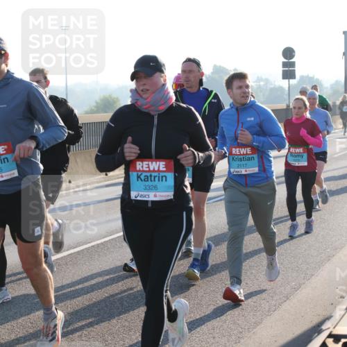 03.10.2025 - Köhlbrandbrückenlauf Lena Gebhardt http://msf.ph/oto/9063350 03.10.2025 09:20:48 Position 1 3781, 3375, 3326, 2117, 1515 meine-sportfotos.de
