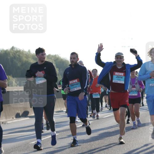 03.10.2025 - Köhlbrandbrückenlauf Jannik Wohlers http://msf.ph/oto/9063361 03.10.2025 09:24:05 Position 3 2988, 2383, 2239, 2382, 2384 meine-sportfotos.de