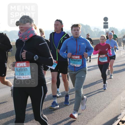 03.10.2025 - Köhlbrandbrückenlauf Lena Gebhardt http://msf.ph/oto/9063362 03.10.2025 09:20:49 Position 1 5, 3326, 2117, 1515 meine-sportfotos.de