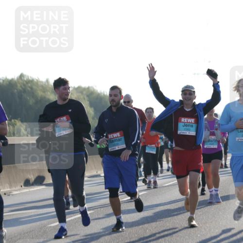 03.10.2025 - Köhlbrandbrückenlauf Jannik Wohlers http://msf.ph/oto/9063363 03.10.2025 09:24:05 Position 3 2988, 2383, 2239, 2382, 2384, 2637 meine-sportfotos.de