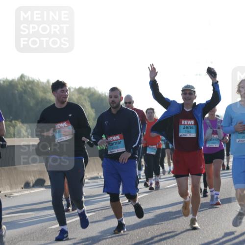 03.10.2025 - Köhlbrandbrückenlauf Jannik Wohlers http://msf.ph/oto/9063369 03.10.2025 09:24:05 Position 3 2988, 2239, 2382, 2384 meine-sportfotos.de