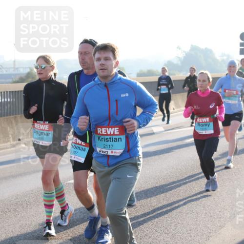 03.10.2025 - Köhlbrandbrückenlauf Lena Gebhardt http://msf.ph/oto/9063371 03.10.2025 09:20:49 Position 1 1636, 1307, 2117, 1515 meine-sportfotos.de