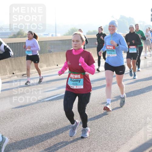 03.10.2025 - Köhlbrandbrückenlauf Lena Gebhardt http://msf.ph/oto/9063397 03.10.2025 09:20:50 Position 1 1392, 1515, 3539 meine-sportfotos.de