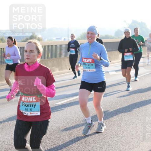 03.10.2025 - Köhlbrandbrückenlauf Lena Gebhardt http://msf.ph/oto/9063417 03.10.2025 09:20:51 Position 1 1515, 3539 meine-sportfotos.de