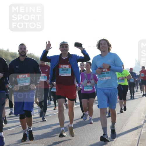 03.10.2025 - Köhlbrandbrückenlauf Jannik Wohlers http://msf.ph/oto/9063418 03.10.2025 09:24:06 Position 3 2382, 2383, 1483, 2239, 2384 meine-sportfotos.de