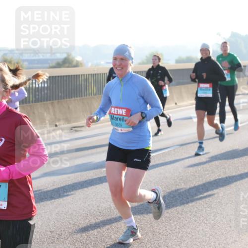 03.10.2025 - Köhlbrandbrückenlauf Lena Gebhardt http://msf.ph/oto/9063421 03.10.2025 09:20:51 Position 1 1515, 3539 meine-sportfotos.de