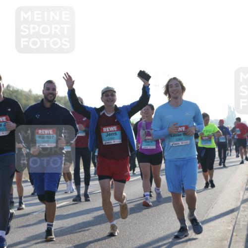 03.10.2025 - Köhlbrandbrückenlauf Jannik Wohlers http://msf.ph/oto/9063433 03.10.2025 09:24:06 Position 3 2383, 2239, 2382, 2384 meine-sportfotos.de