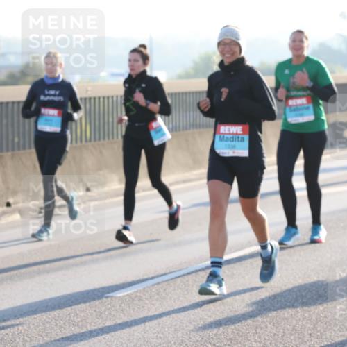 03.10.2025 - Köhlbrandbrückenlauf Lena Gebhardt http://msf.ph/oto/9063435 03.10.2025 09:20:52 Position 1 1338 meine-sportfotos.de