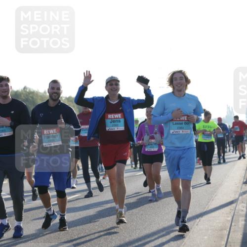 03.10.2025 - Köhlbrandbrückenlauf Jannik Wohlers http://msf.ph/oto/9063442 03.10.2025 09:24:06 Position 3 2383, 2239, 2382, 26, 37, 2384 meine-sportfotos.de