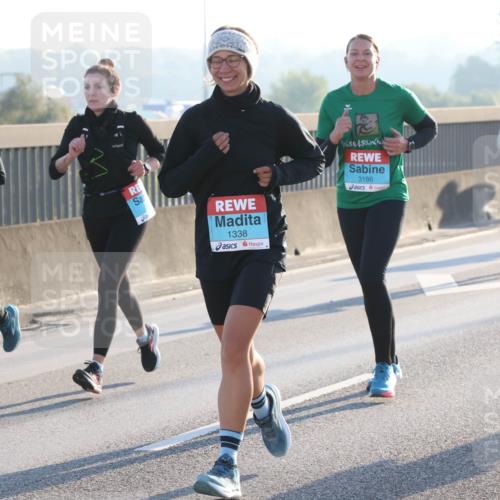 03.10.2025 - Köhlbrandbrückenlauf Lena Gebhardt http://msf.ph/oto/9063447 03.10.2025 09:20:52 Position 1 3743, 1338, 3186 meine-sportfotos.de