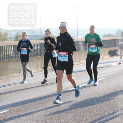 03.10.2025 - Köhlbrandbrückenlauf Lena Gebhardt http://msf.ph/oto/9063452 03.10.2025 09:20:52 Position 1 3743, 1338, 3186, 1933 meine-sportfotos.de