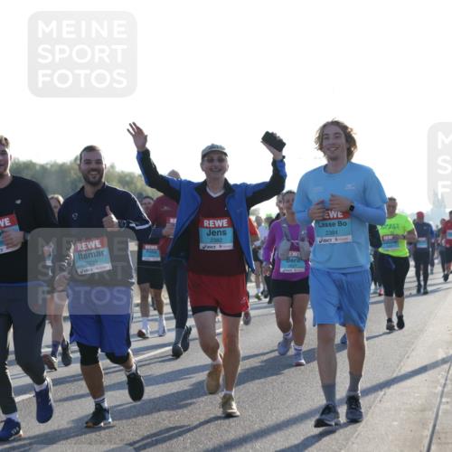 03.10.2025 - Köhlbrandbrückenlauf Jannik Wohlers http://msf.ph/oto/9063454 03.10.2025 09:24:06 Position 3 2239, 2382, 2384 meine-sportfotos.de