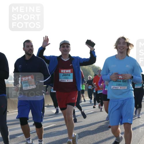 03.10.2025 - Köhlbrandbrückenlauf Jannik Wohlers http://msf.ph/oto/9063470 03.10.2025 09:24:08 Position 3 2383, 2235, 2382, 2384 meine-sportfotos.de