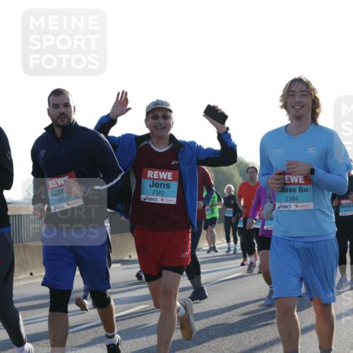 03.10.2025 - Köhlbrandbrückenlauf Jannik Wohlers http://msf.ph/oto/9063475 03.10.2025 09:24:08 Position 3 2383, 2239, 2382, 2384 meine-sportfotos.de