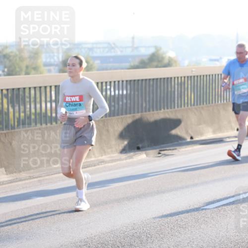 03.10.2025 - Köhlbrandbrückenlauf Lena Gebhardt http://msf.ph/oto/9063529 03.10.2025 09:20:56 Position 1 1458 meine-sportfotos.de