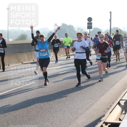 03.10.2025 - Köhlbrandbrückenlauf Lena Gebhardt http://msf.ph/oto/9063550 03.10.2025 09:20:57 Position 1  meine-sportfotos.de