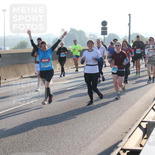03.10.2025 - Köhlbrandbrückenlauf Lena Gebhardt http://msf.ph/oto/9063557 03.10.2025 09:20:57 Position 1  meine-sportfotos.de