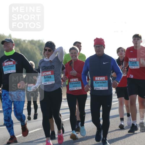 03.10.2025 - Köhlbrandbrückenlauf Jannik Wohlers http://msf.ph/oto/9063586 03.10.2025 09:24:15 Position 3 2462, 2463, 2466, 3604, 2248, 2632 meine-sportfotos.de