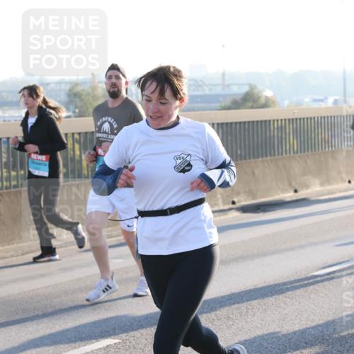 03.10.2025 - Köhlbrandbrückenlauf Lena Gebhardt http://msf.ph/oto/9063611 03.10.2025 09:20:59 Position 1 3642 meine-sportfotos.de