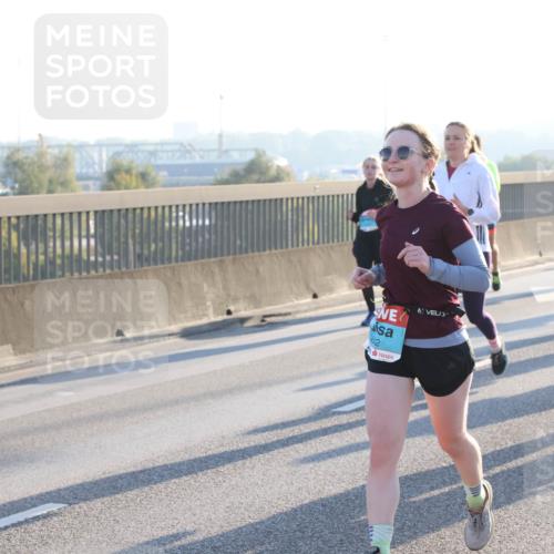 03.10.2025 - Köhlbrandbrückenlauf Lena Gebhardt http://msf.ph/oto/9063620 03.10.2025 09:21:00 Position 1 3835, 2 meine-sportfotos.de