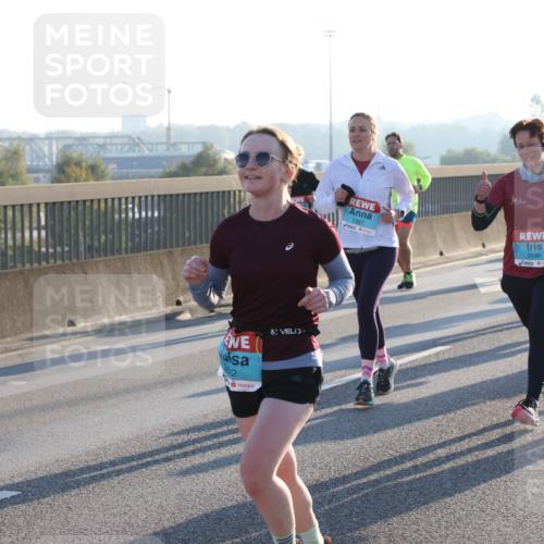 03.10.2025 - Köhlbrandbrückenlauf Lena Gebhardt http://msf.ph/oto/9063636 03.10.2025 09:21:00 Position 1 3612, 1387, 3596 meine-sportfotos.de