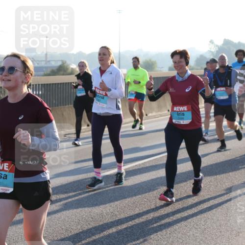 03.10.2025 - Köhlbrandbrückenlauf Lena Gebhardt http://msf.ph/oto/9063641 03.10.2025 09:21:00 Position 1 3612, 1387, 3596, 3540 meine-sportfotos.de