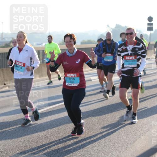 03.10.2025 - Köhlbrandbrückenlauf Lena Gebhardt http://msf.ph/oto/9063650 03.10.2025 09:21:01 Position 1 1387, 3596, 3540 meine-sportfotos.de