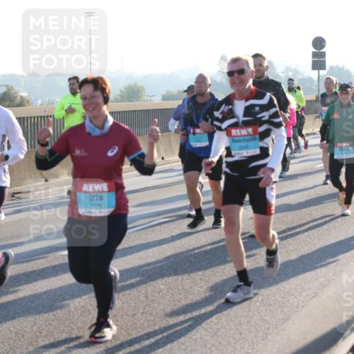 03.10.2025 - Köhlbrandbrückenlauf Lena Gebhardt http://msf.ph/oto/9063659 03.10.2025 09:21:01 Position 1 1387, 3540 meine-sportfotos.de