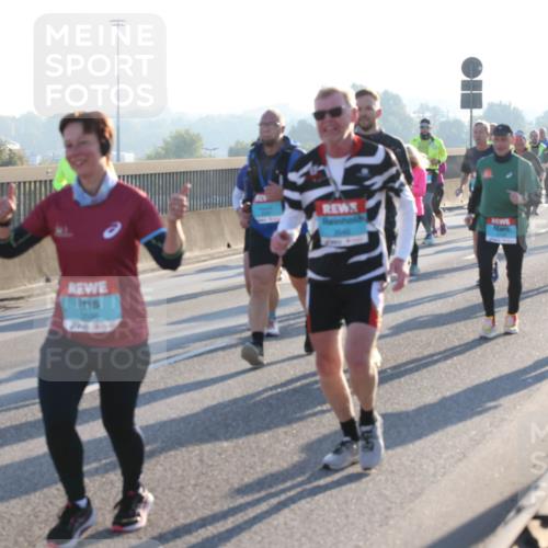 03.10.2025 - Köhlbrandbrückenlauf Lena Gebhardt http://msf.ph/oto/9063668 03.10.2025 09:21:01 Position 1  meine-sportfotos.de