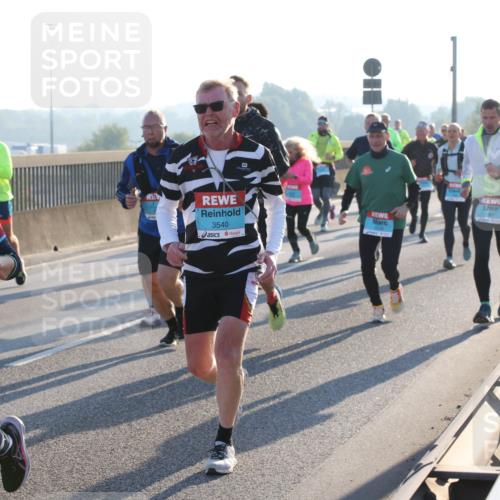 03.10.2025 - Köhlbrandbrückenlauf Lena Gebhardt http://msf.ph/oto/9063671 03.10.2025 09:21:01 Position 1 3596, 3540 meine-sportfotos.de