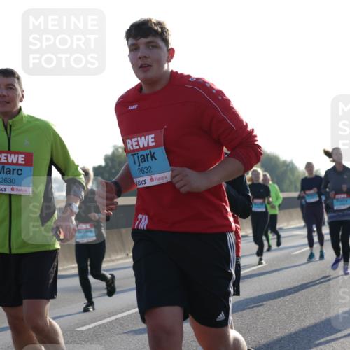 03.10.2025 - Köhlbrandbrückenlauf Jannik Wohlers http://msf.ph/oto/9063672 03.10.2025 09:24:20 Position 3 2630, 2023, 2632 meine-sportfotos.de