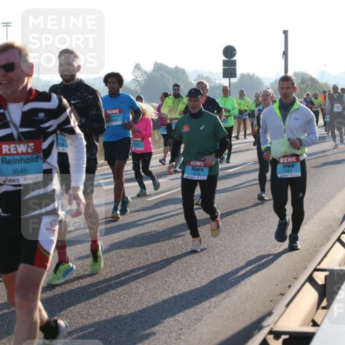 03.10.2025 - Köhlbrandbrückenlauf Lena Gebhardt http://msf.ph/oto/9063691 03.10.2025 09:21:02 Position 1 3540, 768, 1367 meine-sportfotos.de