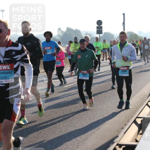 03.10.2025 - Köhlbrandbrückenlauf Lena Gebhardt http://msf.ph/oto/9063695 03.10.2025 09:21:02 Position 1 3540, 1367, 3238 meine-sportfotos.de