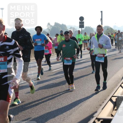 03.10.2025 - Köhlbrandbrückenlauf Lena Gebhardt http://msf.ph/oto/9063696 03.10.2025 09:21:02 Position 1 3540, 3238, 1367 meine-sportfotos.de