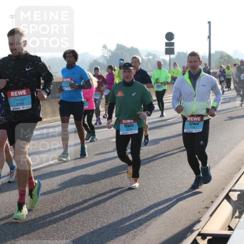 03.10.2025 - Köhlbrandbrückenlauf Lena Gebhardt http://msf.ph/oto/9063704 03.10.2025 09:21:02 Position 1 540, 3768, 1367, 3238 meine-sportfotos.de
