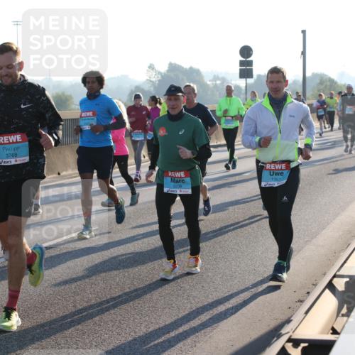 03.10.2025 - Köhlbrandbrückenlauf Lena Gebhardt http://msf.ph/oto/9063711 03.10.2025 09:21:02 Position 1 3768, 3238, 1367 meine-sportfotos.de