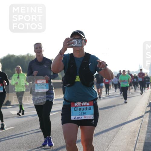 03.10.2025 - Köhlbrandbrückenlauf Jannik Wohlers http://msf.ph/oto/9063725 03.10.2025 09:24:22 Position 3 2320, 2830 meine-sportfotos.de