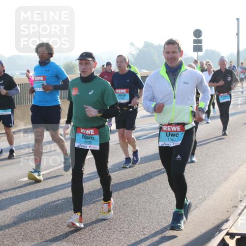 03.10.2025 - Köhlbrandbrückenlauf Lena Gebhardt http://msf.ph/oto/9063738 03.10.2025 09:21:03 Position 1 3123, 1739, 1499, 3238, 1367 meine-sportfotos.de