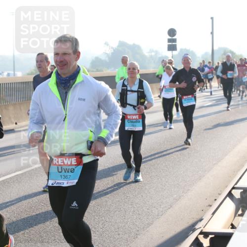 03.10.2025 - Köhlbrandbrückenlauf Lena Gebhardt http://msf.ph/oto/9063761 03.10.2025 09:21:04 Position 1 3238, 1367, 6, 1919 meine-sportfotos.de