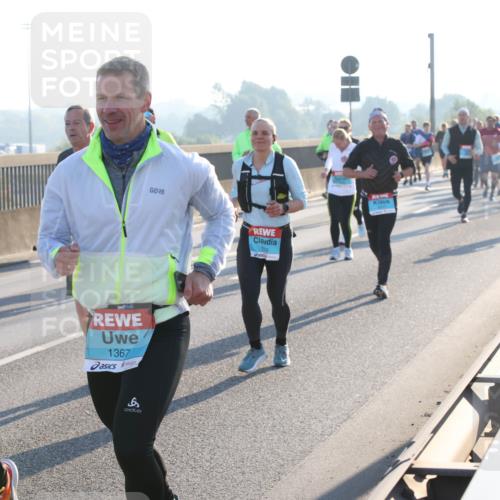 03.10.2025 - Köhlbrandbrückenlauf Lena Gebhardt http://msf.ph/oto/9063765 03.10.2025 09:21:04 Position 1 3238, 1367, 11 meine-sportfotos.de