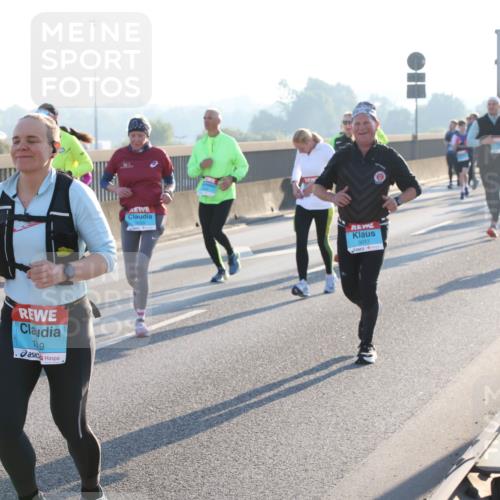 03.10.2025 - Köhlbrandbrückenlauf Lena Gebhardt http://msf.ph/oto/9063809 03.10.2025 09:21:05 Position 1 199, 1633, 3017 meine-sportfotos.de