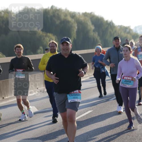 03.10.2025 - Köhlbrandbrückenlauf Jannik Wohlers http://msf.ph/oto/9063813 03.10.2025 09:24:31 Position 3 7, 1518, 2551, 2439 meine-sportfotos.de