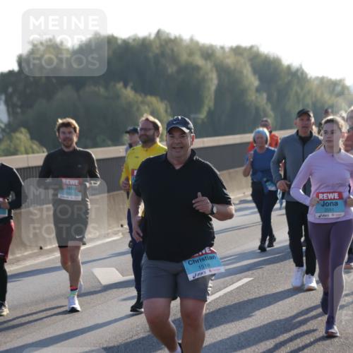 03.10.2025 - Köhlbrandbrückenlauf Jannik Wohlers http://msf.ph/oto/9063824 03.10.2025 09:24:31 Position 3 2816, 1518, 2551, 2439 meine-sportfotos.de