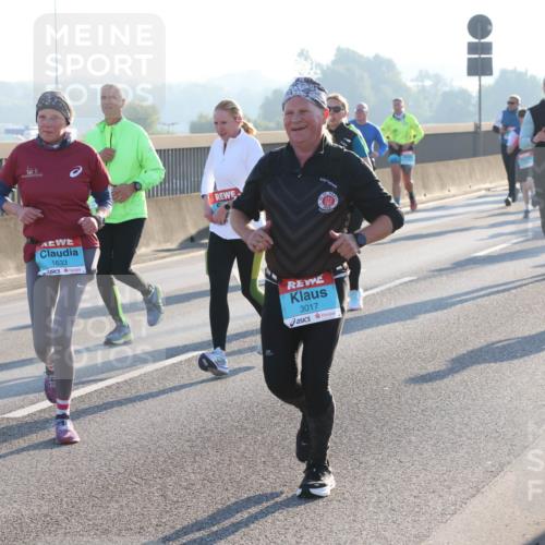 03.10.2025 - Köhlbrandbrückenlauf Lena Gebhardt http://msf.ph/oto/9063827 03.10.2025 09:21:06 Position 1 1633, 3017 meine-sportfotos.de