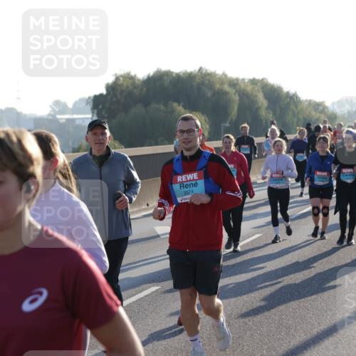 03.10.2025 - Köhlbrandbrückenlauf Jannik Wohlers http://msf.ph/oto/9063858 03.10.2025 09:24:35 Position 3 2374 meine-sportfotos.de