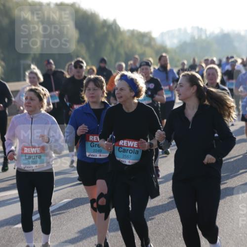 03.10.2025 - Köhlbrandbrückenlauf Jannik Wohlers http://msf.ph/oto/9063871 03.10.2025 09:24:36 Position 3 2250, 2249, 2557 meine-sportfotos.de