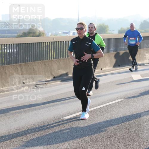 03.10.2025 - Köhlbrandbrückenlauf Lena Gebhardt http://msf.ph/oto/9063877 03.10.2025 09:21:08 Position 1  meine-sportfotos.de