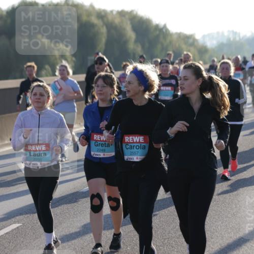03.10.2025 - Köhlbrandbrückenlauf Jannik Wohlers http://msf.ph/oto/9063897 03.10.2025 09:24:37 Position 3 2250, 2249, 2557 meine-sportfotos.de