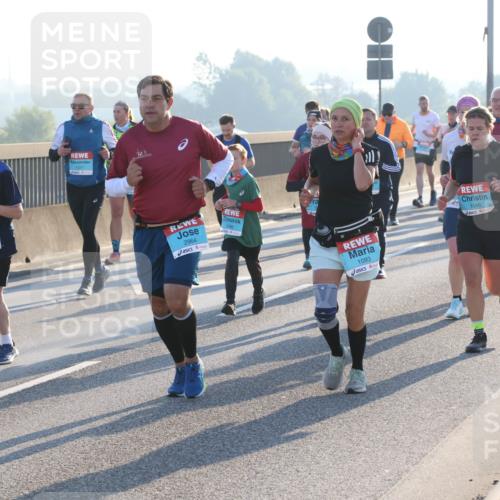 03.10.2025 - Köhlbrandbrückenlauf Lena Gebhardt http://msf.ph/oto/9063932 03.10.2025 09:21:11 Position 1 3196, 2964, 3499, 1093, 1649 meine-sportfotos.de